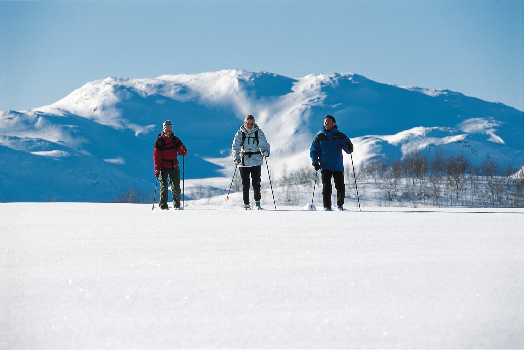 Snowshoeing and cross country skiing in Finland